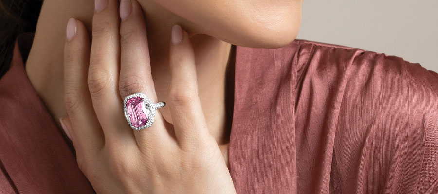 Hopes-Corner_Pink-ring Pink diamond ring on woman's hand