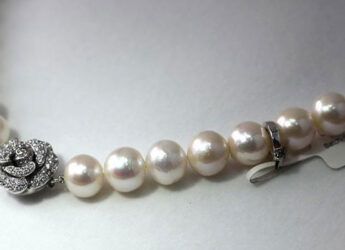 pearl necklace