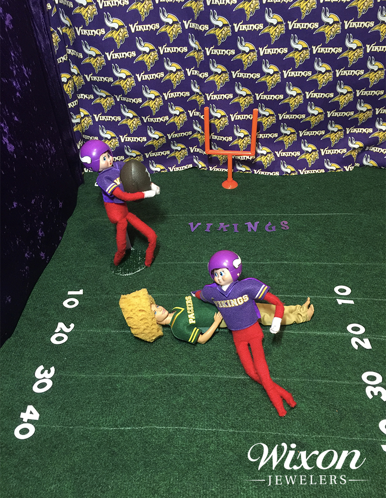 Football elf on the shelf ideas - Minnesota Vikings Green Bay Packers