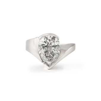 014214-pear-shaped-diamond-engagment-ring