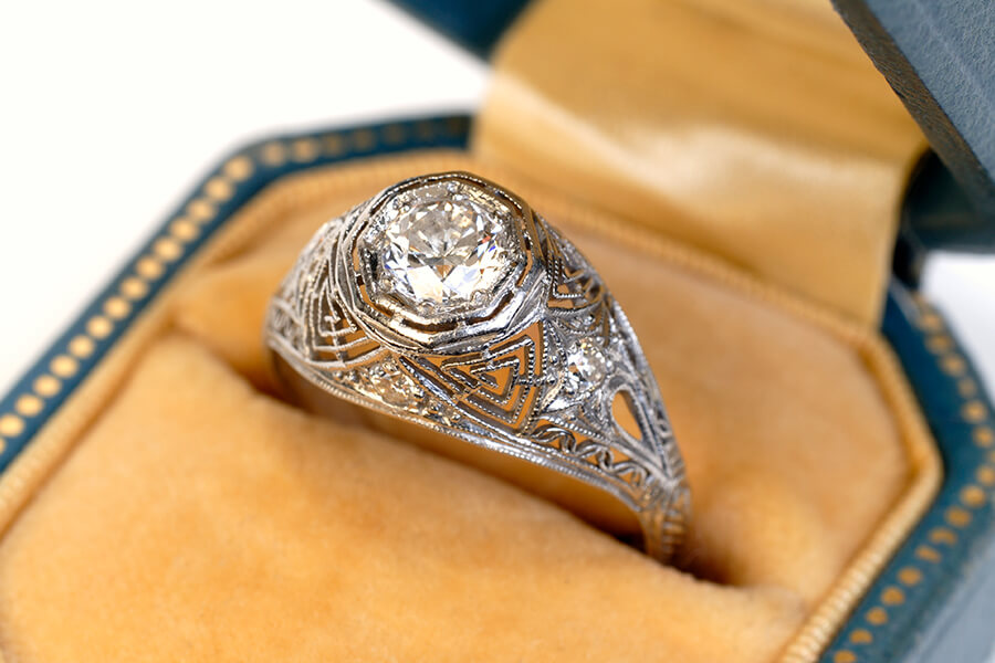 Diamonds_&_Fine_Jewelry_Image_900x600 Buying Diamonds and Fine Jewelry in Minneapolis