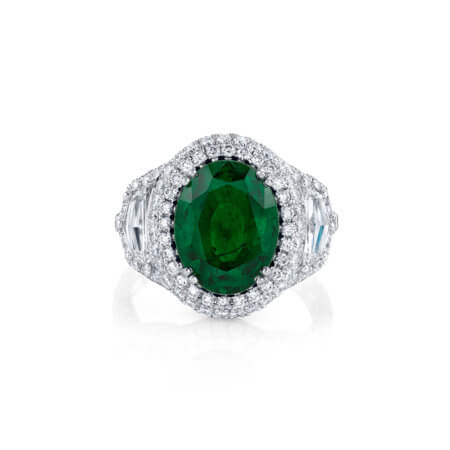 Green Emerald Diamond Ring