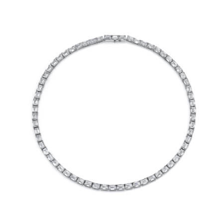 Emerald cut diamond riviera