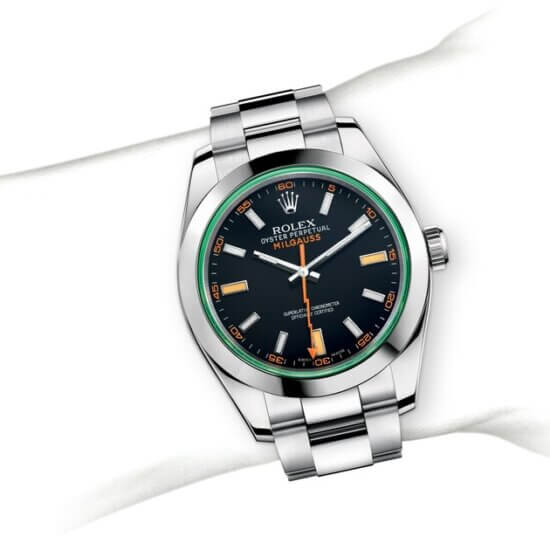 m116400gv-0001_modelpage_on_wrist_landscape