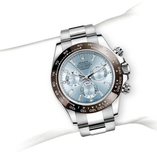 m116506-0002_modelpage_on_wrist_landscape