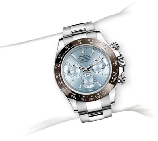 m116506-0002_modelpage_on_wrist_portrait
