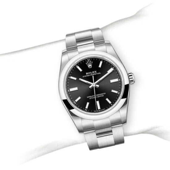 m124200-0002_modelpage_on_wrist_landscape