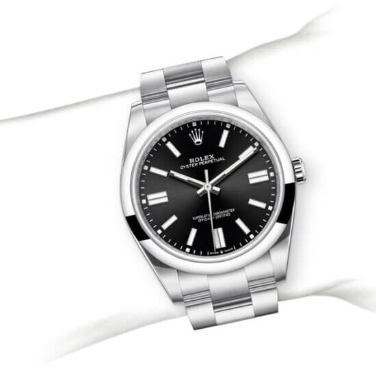 m124300-0002_modelpage_on_wrist_landscape