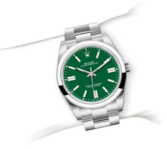 m124300-0005_modelpage_on_wrist_portrait