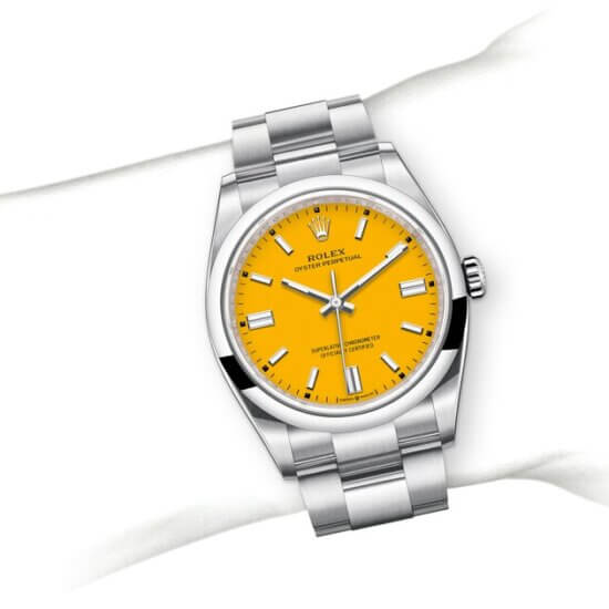 m126000-0004_modelpage_on_wrist_landscape