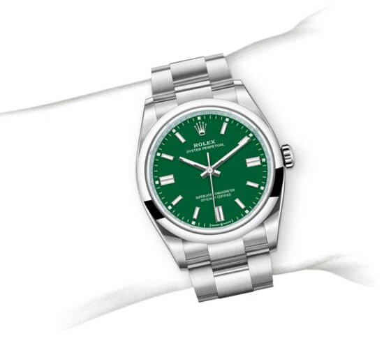 m126000-0005_modelpage_on_wrist_portrait