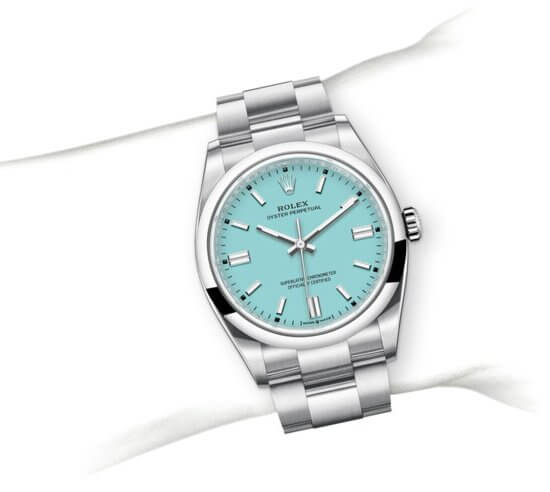 m126000-0006_modelpage_on_wrist_portrait