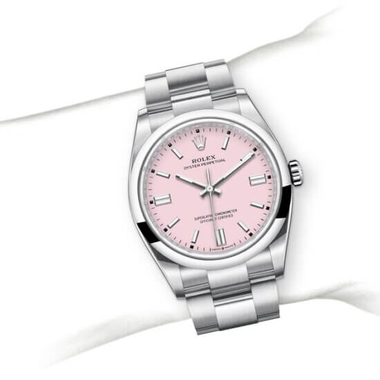 m126000-0008_modelpage_on_wrist_landscape