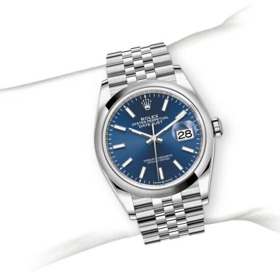 m126200-0005_modelpage_on_wrist_landscape