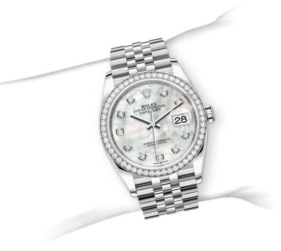 m126284rbr-0011_modelpage_on_wrist_portrait