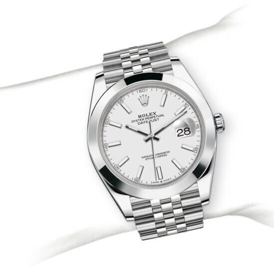 m126300-0006_modelpage_on_wrist_landscape