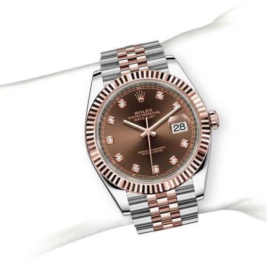 m126331-0004_modelpage_on_wrist_landscape