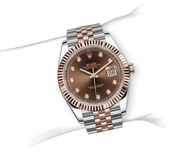 m126331-0004_modelpage_on_wrist_portrait