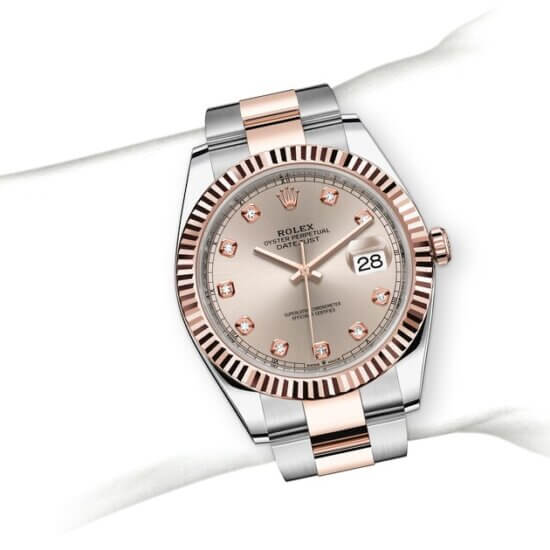 m126331-0007_modelpage_on_wrist_landscape