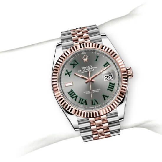 m126331-0016_modelpage_on_wrist_landscape