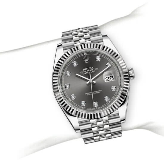 m126334-0006_modelpage_on_wrist_landscape