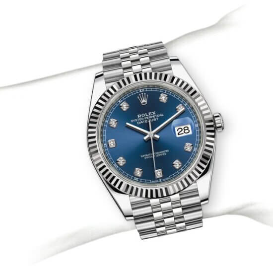 m126334-0016_modelpage_on_wrist_landscape