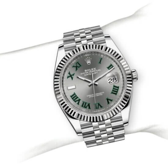 m126334-0022_modelpage_on_wrist_landscape