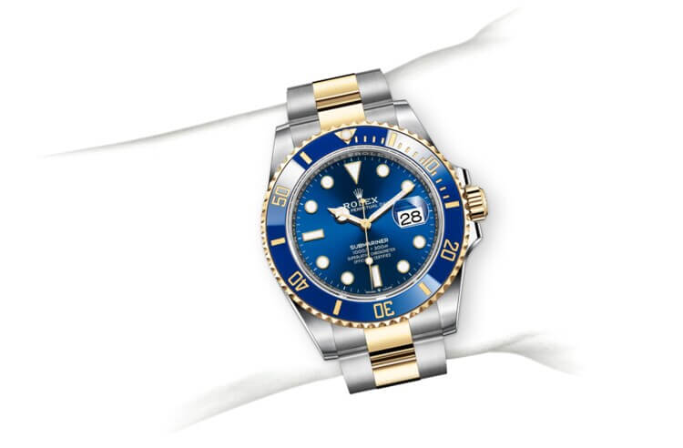 m126613lb-0002_modelpage_on_wrist_portrait