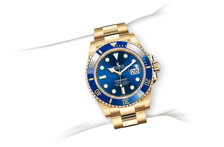 m126618lb-0002_modelpage_on_wrist_portrait