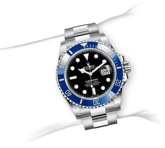 m126619lb-0003_modelpage_on_wrist_portrait