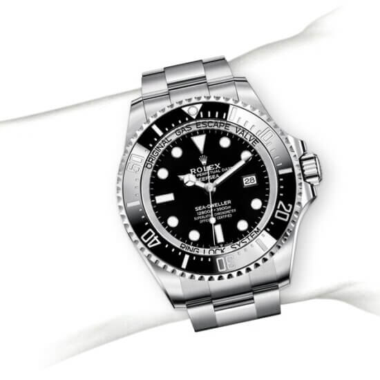 m126660-0001_modelpage_on_wrist_landscape