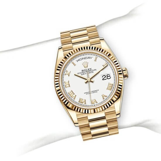 m128238-0076_modelpage_on_wrist_landscape