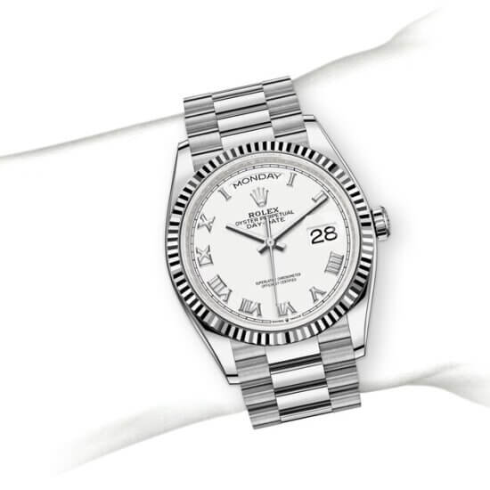 m128239-0038_modelpage_on_wrist_landscape