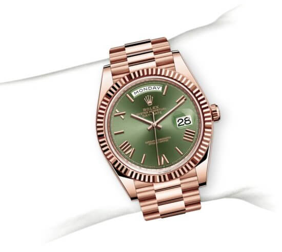 m228235-0025_modelpage_on_wrist_portrait