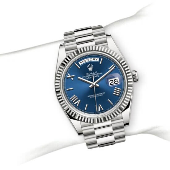 m228239-0007_modelpage_on_wrist_landscape