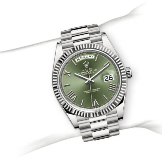 m228239-0033_modelpage_on_wrist_landscape