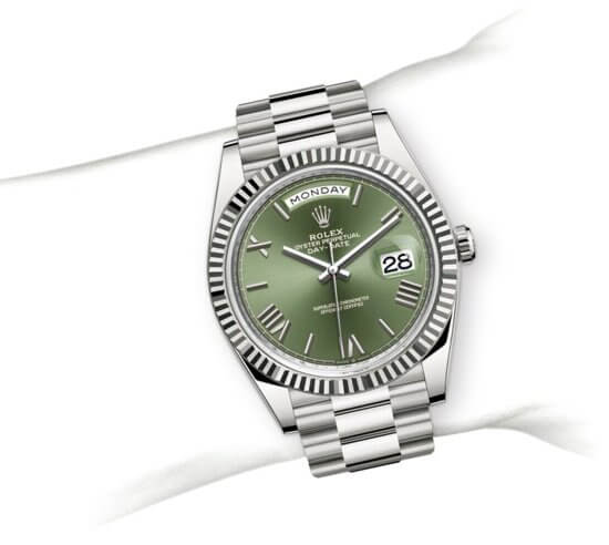 m228239-0033_modelpage_on_wrist_portrait