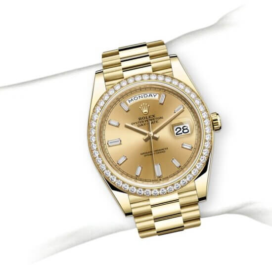 m228348rbr-0002_modelpage_on_wrist_landscape