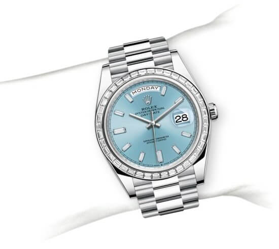 m228396tbr-0002_modelpage_on_wrist_portrait