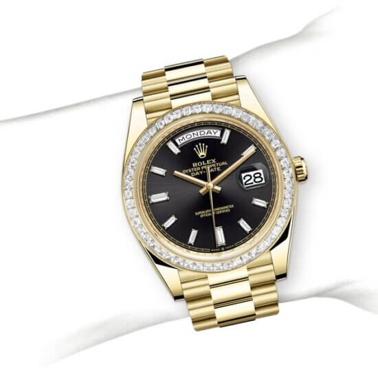 m228398tbr-0001_modelpage_on_wrist_landscape
