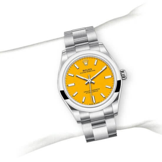 m277200-0005_modelpage_on_wrist_landscape