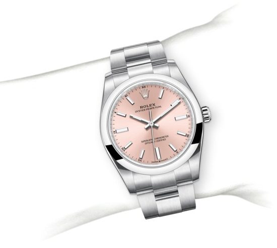 m124200-0004_modelpage_on_wrist_portrait.jpg