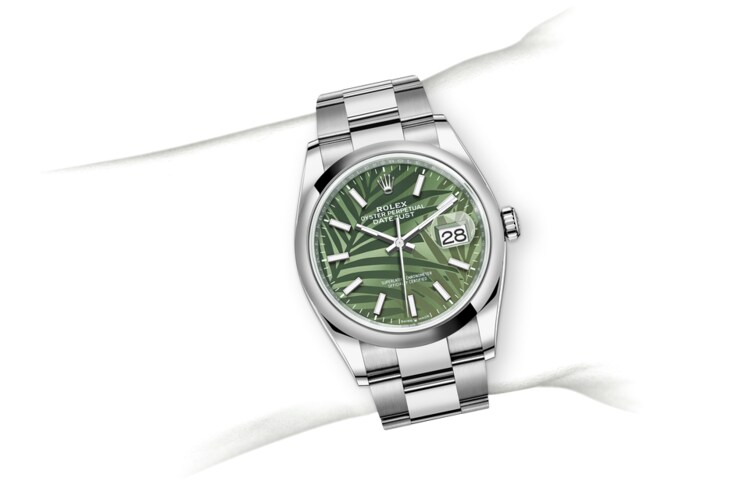 m126200-0020_modelpage_on_wrist_portrait.jpg