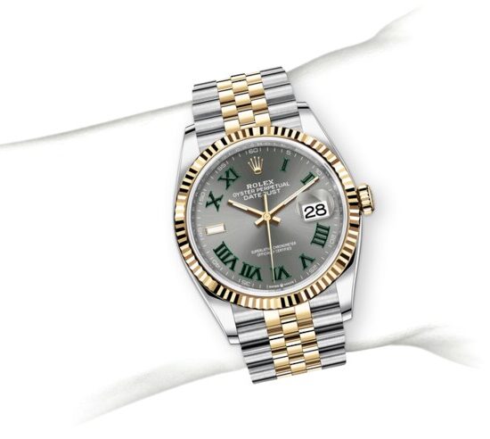 m126233-0035_modelpage_on_wrist_portrait.jpg