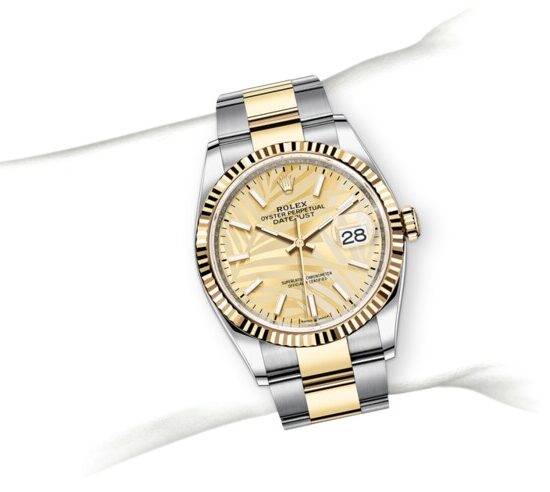 m126233-0038_modelpage_on_wrist_portrait.jpg