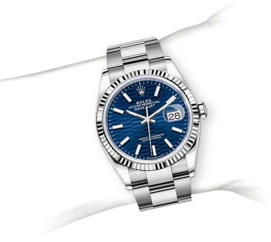 m126234-0050_modelpage_on_wrist_portrait.jpg