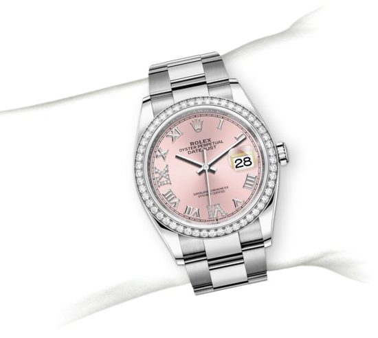 m126284rbr-0024_modelpage_on_wrist_portrait.jpg