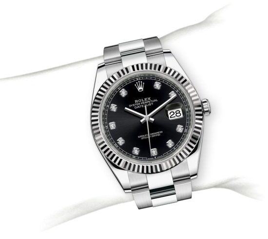 m126334-0011_modelpage_on_wrist_portrait.jpg