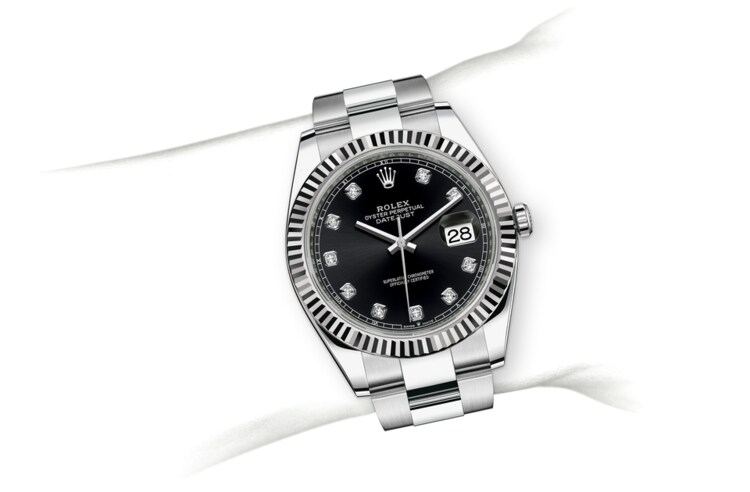 m126334-0011_modelpage_on_wrist_portrait.jpg