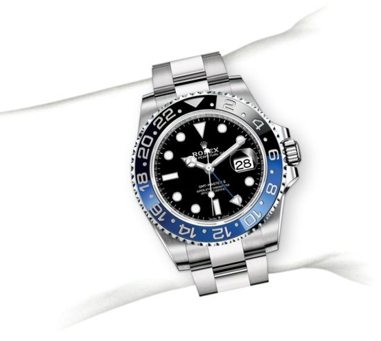 m126710blnr-0003_modelpage_on_wrist_portrait.jpg